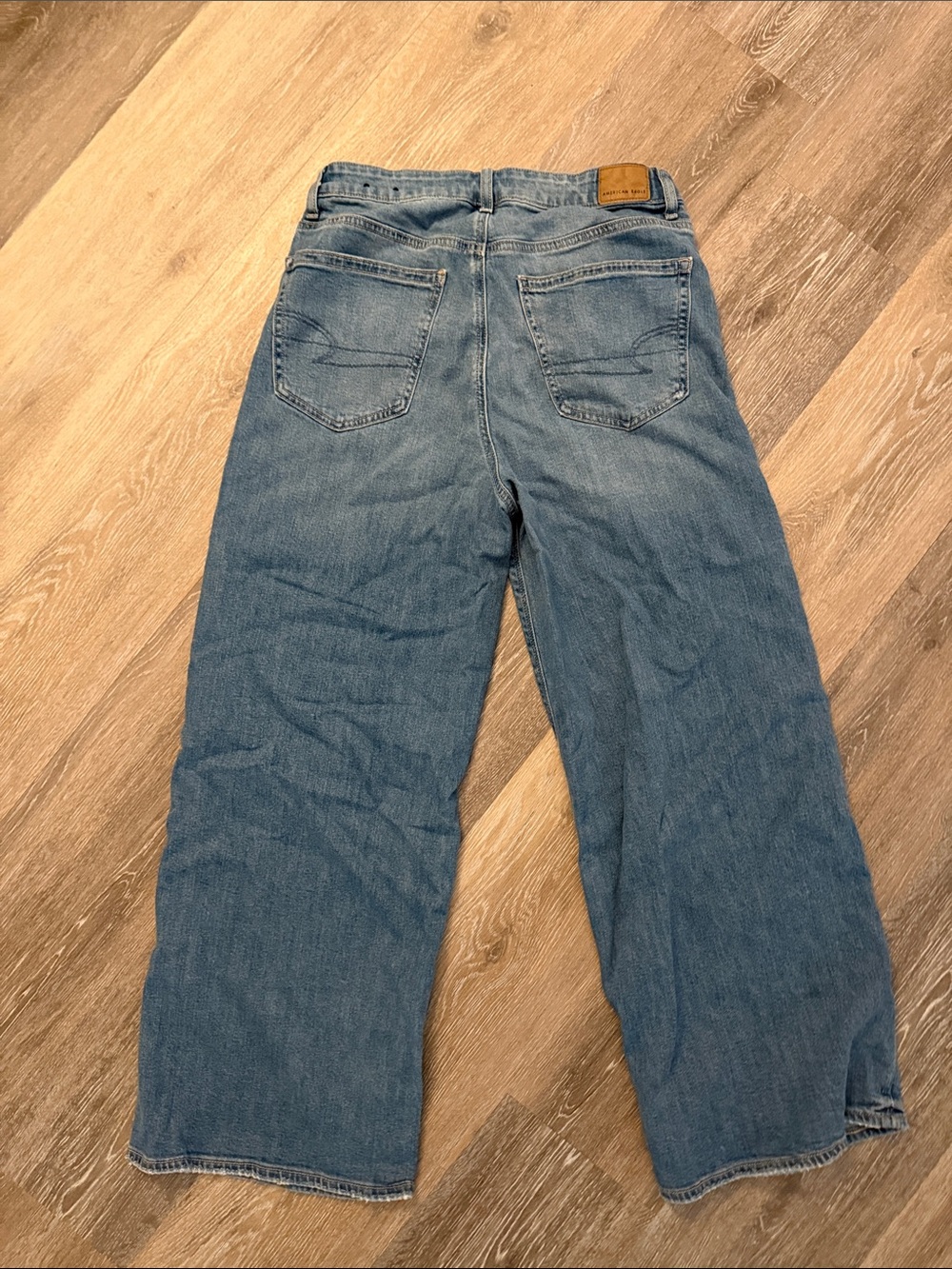 American Eagle Outfitters Wide-Leg Jeans in Medium Blue Wash - Picture 4 of 4